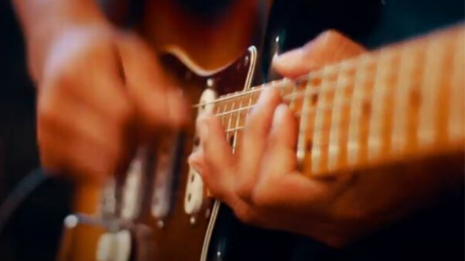 guitarrra700_400 rever